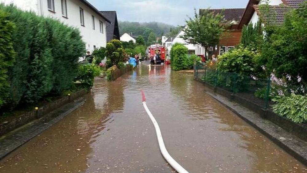 tarke Regenflle setzten unter anderem im Sommer 2014 Huser und Straen in der Oldendorfer Schweiz unter Wasser. |  Hans-Gnther Meyer